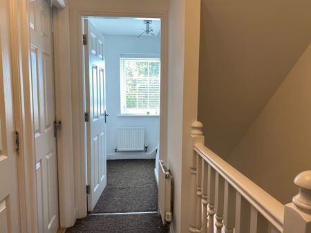 Room in a Shared House, Portland Close, L5 - Photo 4