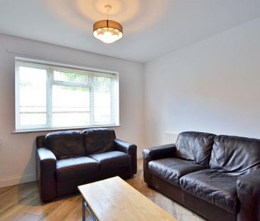 5 bedroom semi-detached house to rent - Photo 2