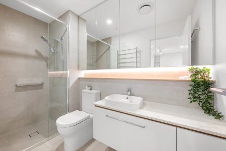 Stylish 2-Bedroom Apartment with Stunning Gabba & City Views at Silk One - Photo 5