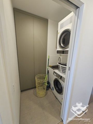 Stylish & Spacious 2-Bedroom Apartment Steps from the Brisbane River! - Photo 4