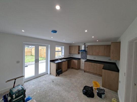 3 bedroom end of terrace house to rent - Photo 1