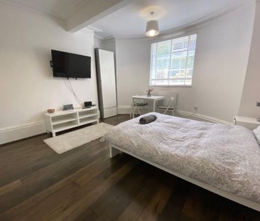 Studio to rent - Photo 2