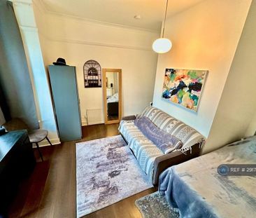 1 bedroom in a flat share to rent - Photo 3