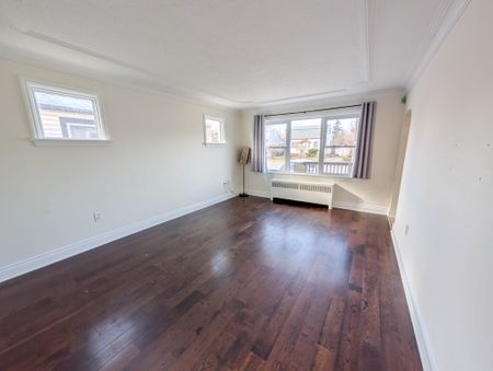 Spacious 3 Bedroom House in St. Catharines - Photo 3