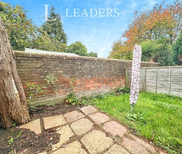 2 bedroom maisonette to rent Battery Close, Gosport, Hampshire, PO12 - Photo 5