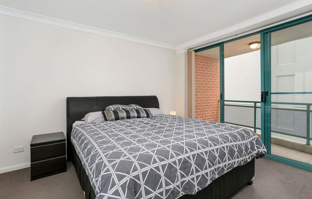 Your Coastal Retreat in the Heart of Brighton-Le-Sands - Photo 1