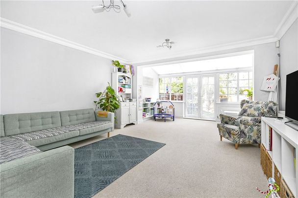 Brackendale Close, Englefield Green, Egham, Surrey, TW20 0UL - Photo 1