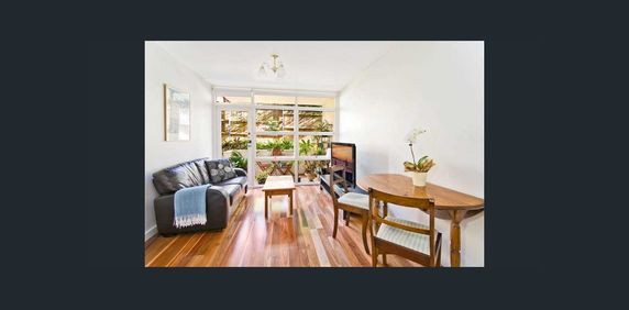 Private Leafy Apartment - Photo 2