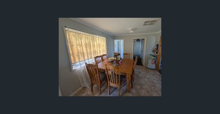 Court Living with Large Shed - Photo 3