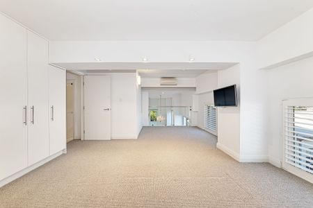Unfurnished two bedroom warehouse conversion within Angus House - Photo 5