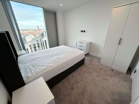 BRAND NEW Fully Furnished Two Double Bedroom, Two Bathroom Apartment WITH PARKING at the Bankside Development. - Photo 4