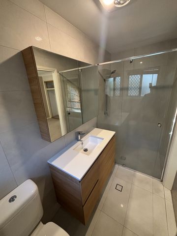 Stylish 3-Bedroom Family Home in Prime Parkwood Location - Photo 3