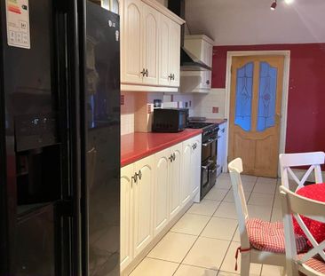 4 bedroom end of terrace house to rent - Photo 5