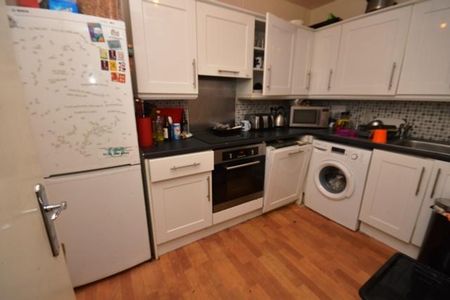 4 bedroom flat share to rent - Photo 4