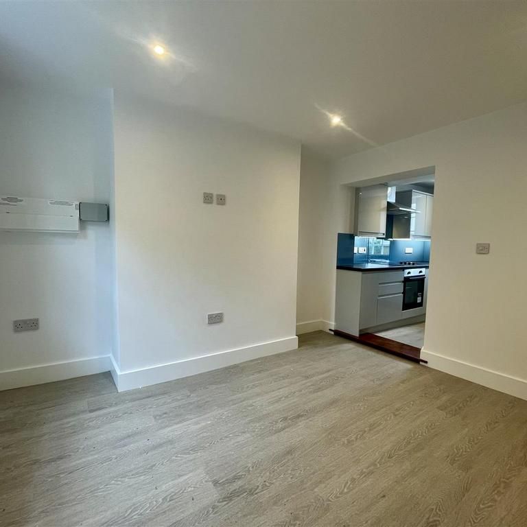 2 bedroom cottage to rent - Photo 1