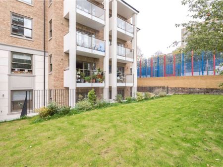 Ground floor two bedroom, two bathroom flat with a private terrace leading to communal gardens - Photo 3