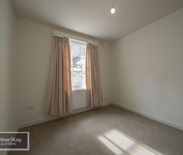 3 bedroom apartment to rent - Photo 6