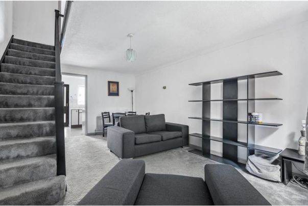 Dock Hill Avenue, Surrey Quays, London, SE16 - Photo 1