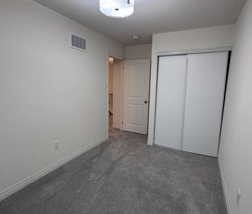 For Lease - 25 King George Way, Clarington, Ontario - Photo 5