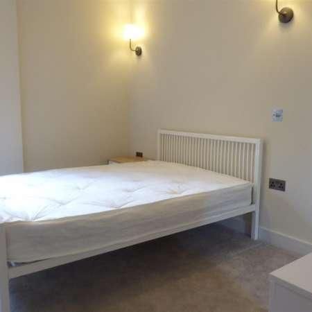 Amesbury Avenue, Streatham Hill, London, SW2 - Photo 1