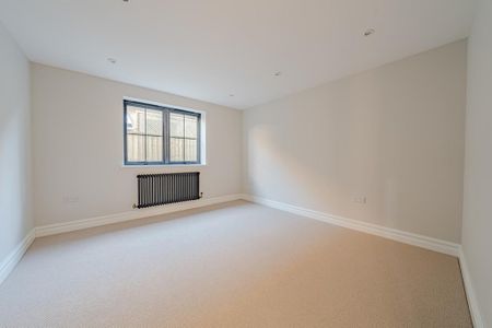 4 bedroom detached house to rent - Photo 3