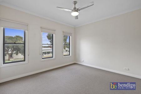 4 Bedroom Townhouse close to Bendigo Health - Photo 5