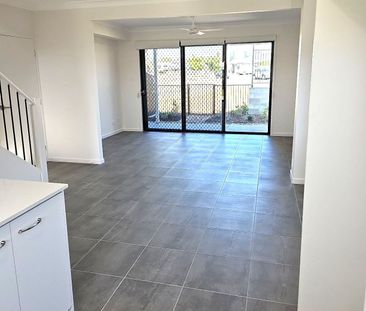 AVAILABLE 07/11/2025 - 3 BEDROOM - 2 BATHROOM - DUCTED AIR-CONDITIO... - Photo 2