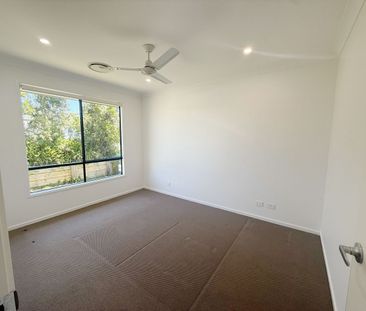 Spacious 4 Bedroom, 2 Bathroom Family Home - Photo 2