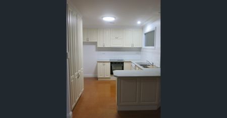 SPACIOUS TOWNHOUSE - Photo 5