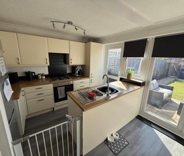 3 bedroom terraced house to rent - Photo 5
