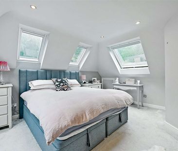 This beautifully presented modern detached home is situated in the ... - Photo 5