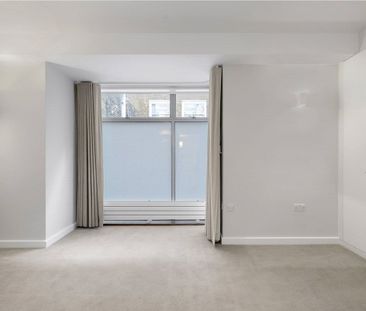 A rare opportunity to rent a stunning four bedroom house in central... - Photo 3
