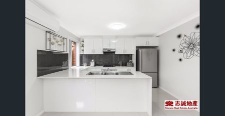 Beautiful Spacious Corner Townhouse in a Prime Location - Photo 3