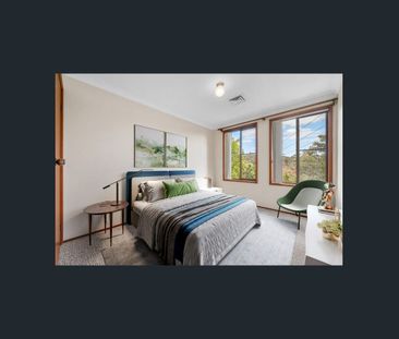 A Comfortable Family Home in a Peaceful Winmalee Setting - Photo 4