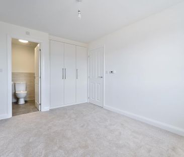 4 bedroom detached house to rent - Photo 4