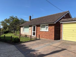 Monthly Rental Of £1,250 exclusive of all services and council tax - Photo 1