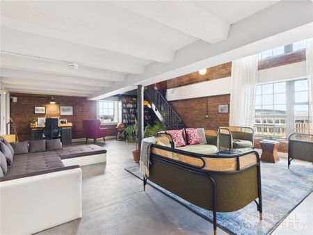 3 bedroom penthouse to rent - Photo 2