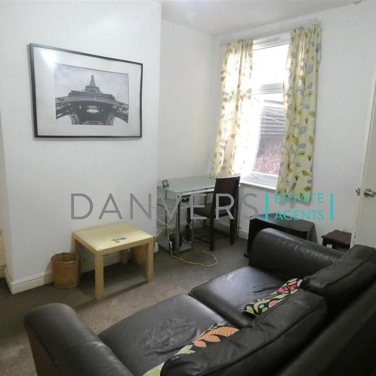 4 bedroom terraced house to rent - Photo 1