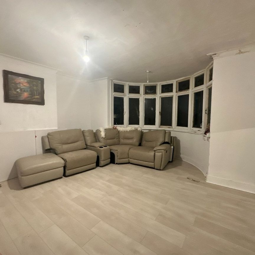 Room in a Shared Flat, North Harrow, HA2 - Photo 1