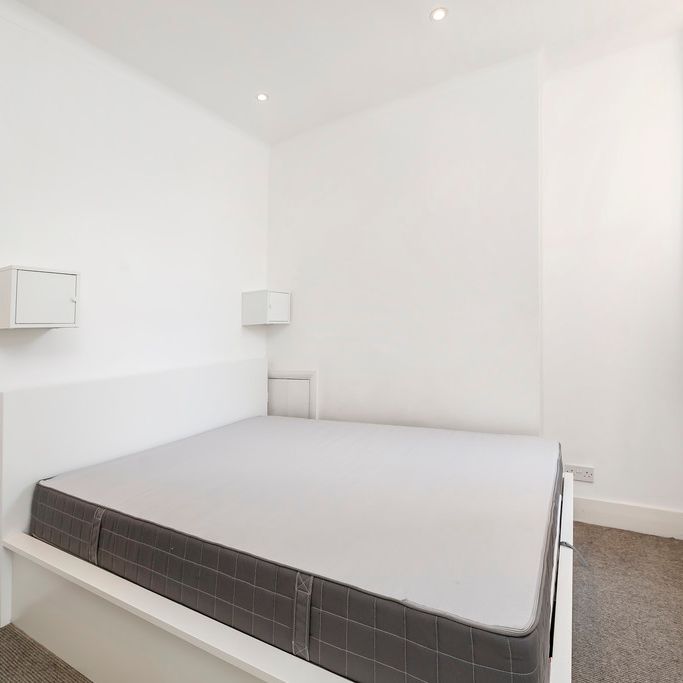 Yewfield Road, London, NW10 - Photo 1