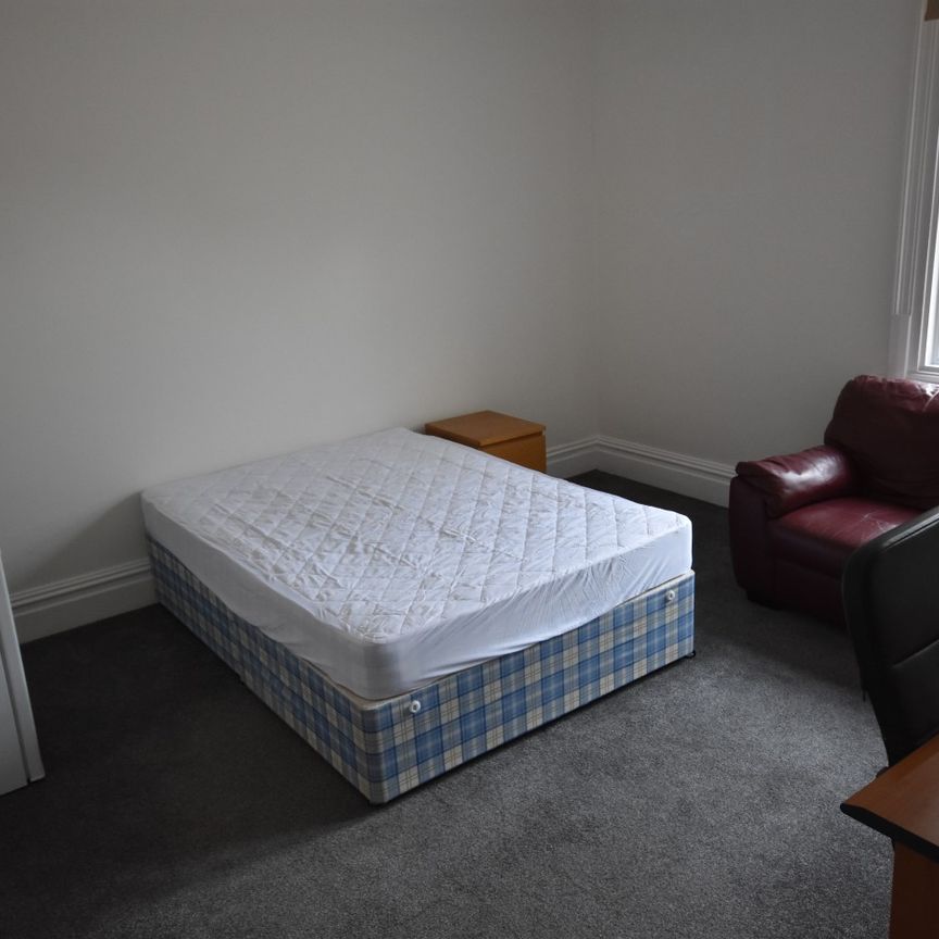 1 bed Room in Shared House - To Let - Photo 1