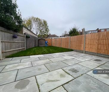 1 bedroom in a house share to rent - Photo 6