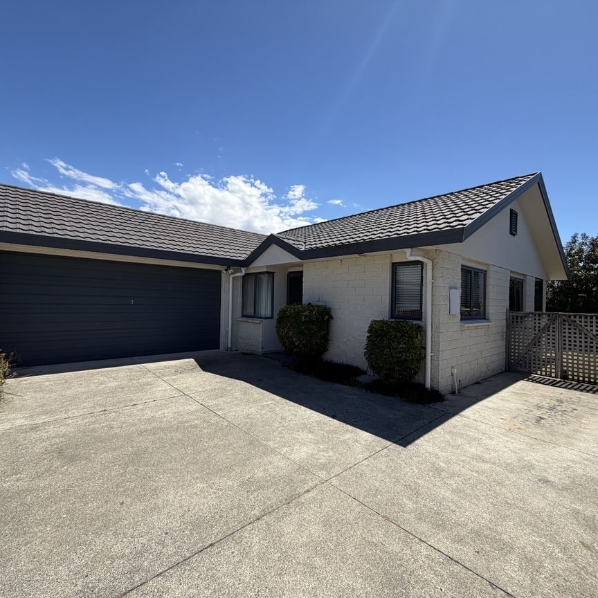 304 Southampton Street West, Hastings Central - Photo 1