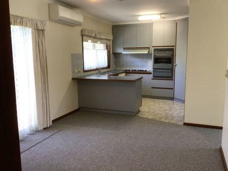 Just like a house is this lovely 2 bedroom unit with all the comforts - Photo 3