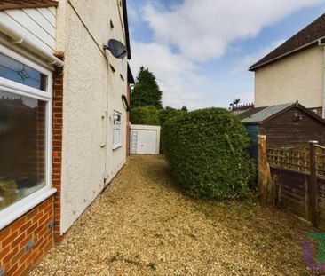 3 bedroom semi-detached house to rent - Photo 2