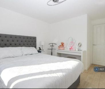 3 bedroom end of terrace house to rent - Photo 3