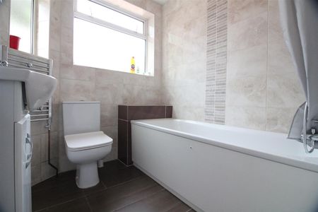 Camborne Way, Heston - Photo 4
