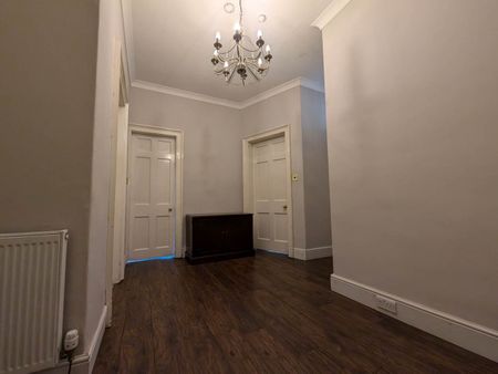 2 bed Flat to rent - Photo 2