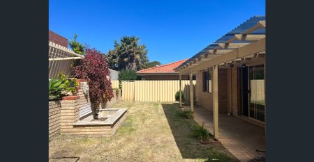 Three Bedroom Villa in a Small Complex - Photo 4