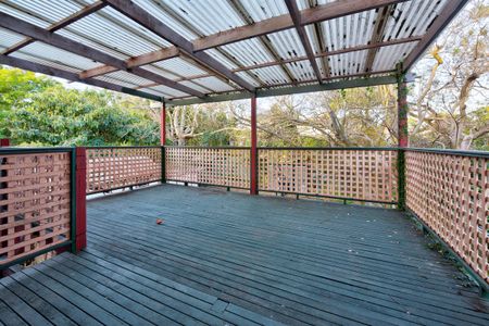 Charming 3-Bedroom Family Home in Tranquil Location - Photo 2